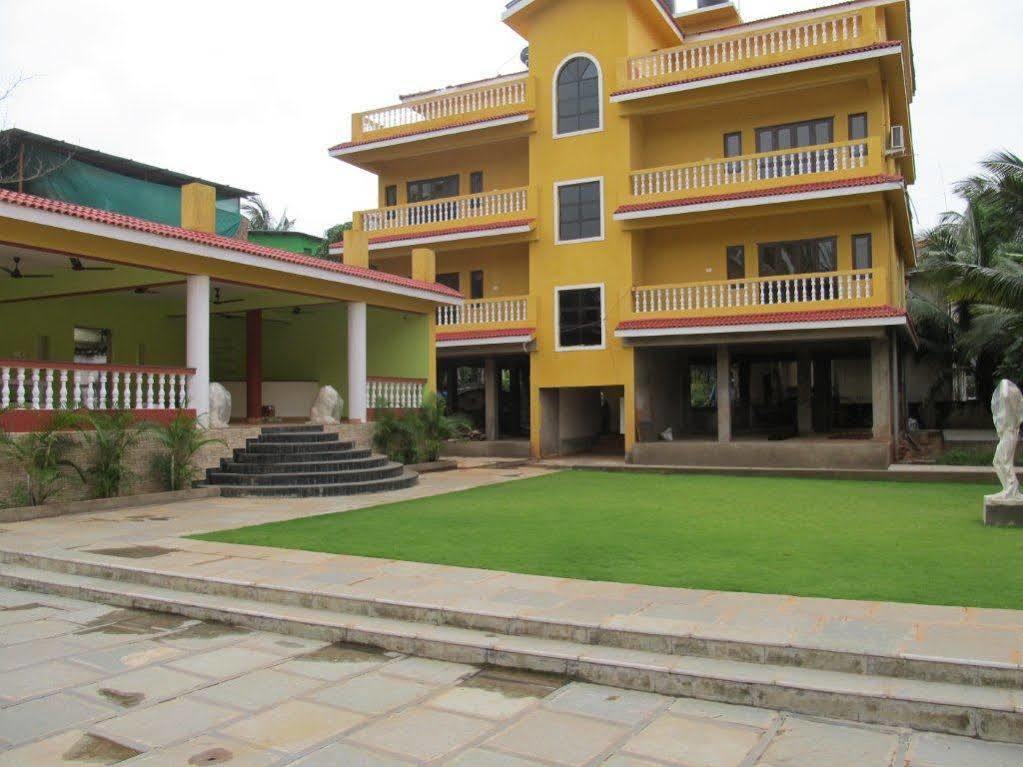 Marina Bay Beach Resort Candolim Eksteriør bilde